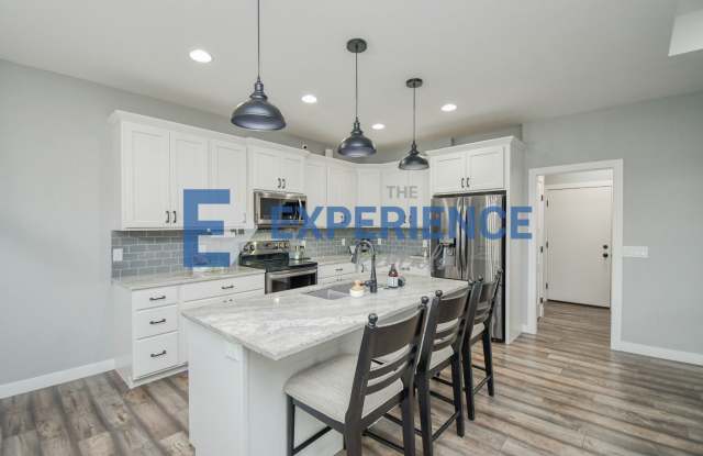 Spacious 5-Bedroom Home with Private Theater & Wet Bar! Gallery 4
