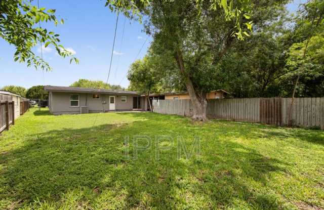 717 E Jim Hogg Ave photos photos
