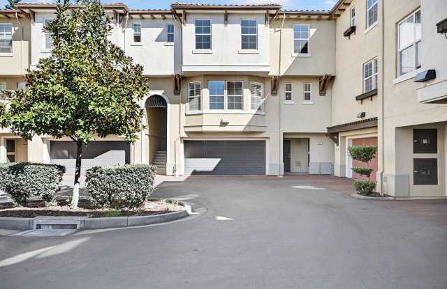 Beautiful Upgraded Townhome: 1,676 sqft, 2-Car Garage + Iron Horse Trail Access photos photos