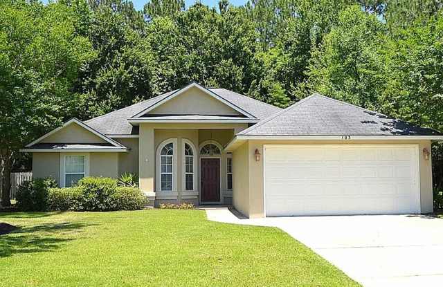 Four bedroom with a fenced in yard! photos photos