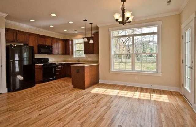 Townhouse walking distance to Black Mountain available now! photos photos