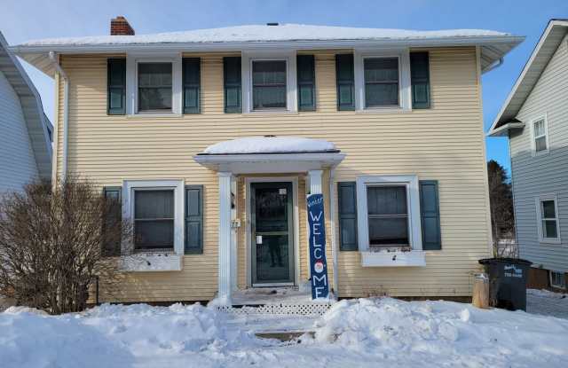 AVAILABLE JUNE - 3 Bed 1 Bath Beautiful Woodland Home - 1511 Woodland Avenue, Duluth, MN 55803