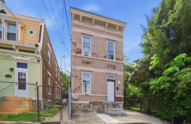Clifton 5 Bedroom House Near UC's Campus Gallery 4