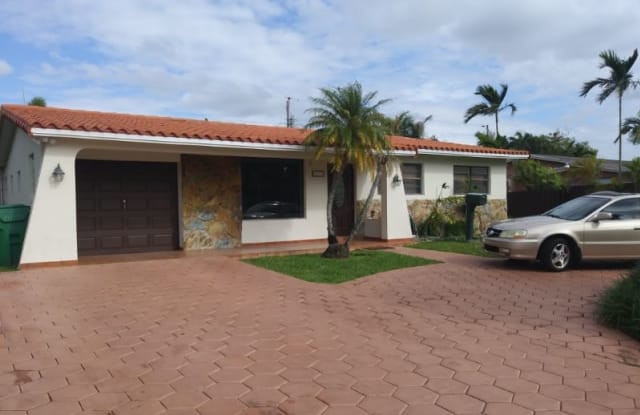 10311 sw 50 terr - 10311 Southwest 50th Terrace, Westwood Lakes, FL 33165