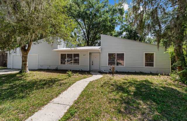 Beautifully Renovated 3 Bed 2 Bath Home in Valwood photos photos