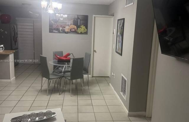 2740 W 63rd St photos photos