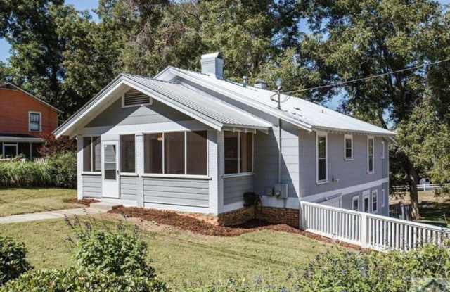 3 Bedroom 3 Bathroom near downtown Athens - 1 bedroom available photos photos