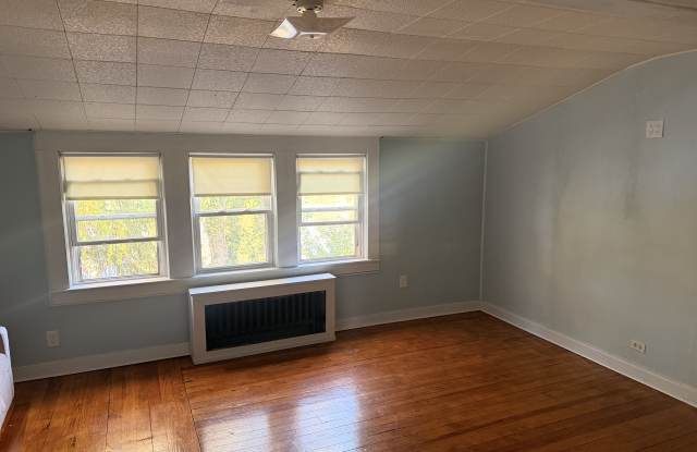 136 Lakeside Drive South Gallery 4