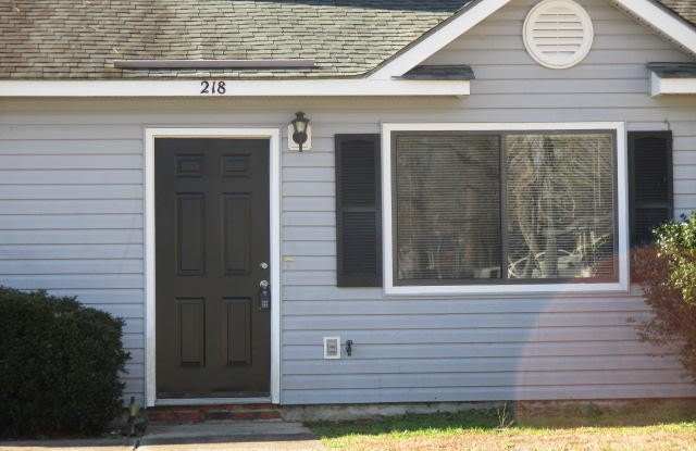 218 Easy Street Gallery 1