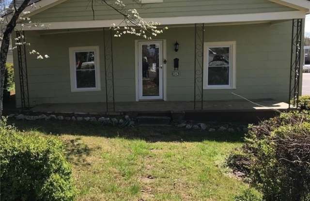 213 W King Street - 213 West King Street, Kings Mountain, NC 28086