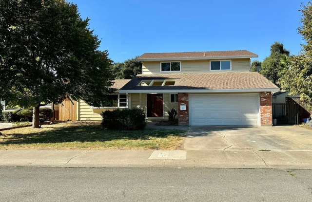 LOCATION, LOCATION 4bedrooms and 2.5 baths GREENHAVEN AREA. - 80 Moonlit Circle, Sacramento, CA 95831