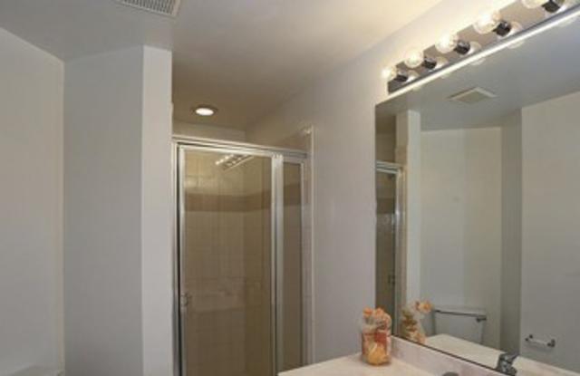 Beautiful 2/2 Ready For Move In !!! Gallery 3