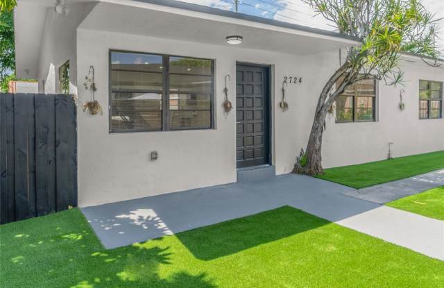 2724 Southwest 34th Court Gallery 2