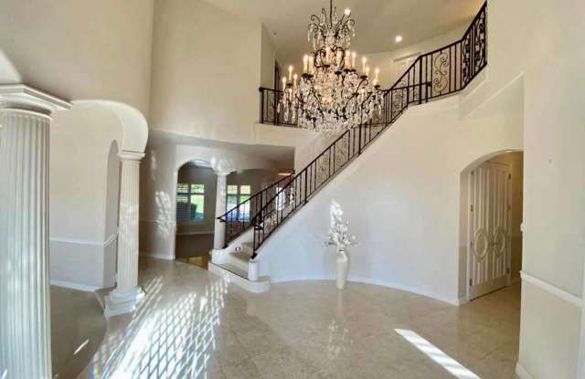 6 bed 5.5 bath mansion like home in Bellevue Lakemount Gallery 4