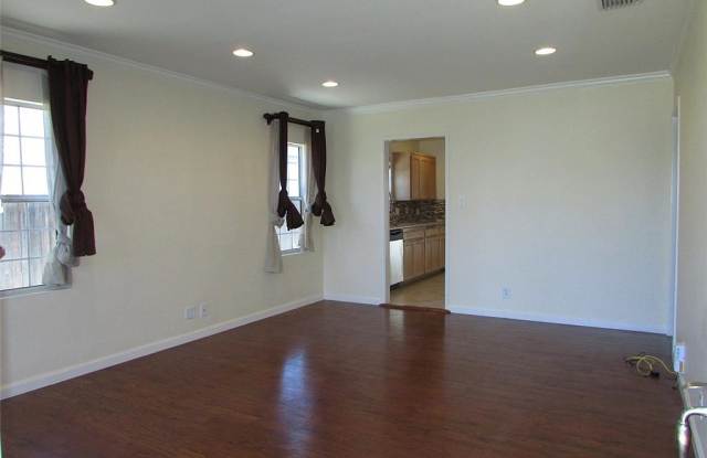 5011 W 134th Pl Gallery 3