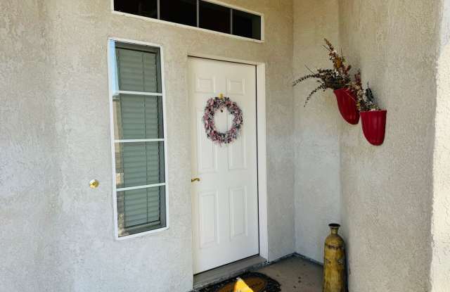 Spacious 3-Bedroom Home with Mountain Views, 3-Car Garage, and Furnished in Desert Lake Estates Gallery 4