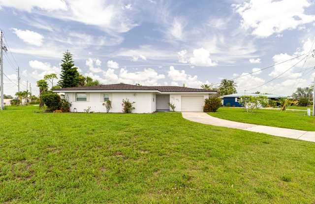$200 off first month rent !! Waterfront 3/2/1 Newly Remodeled! photos photos