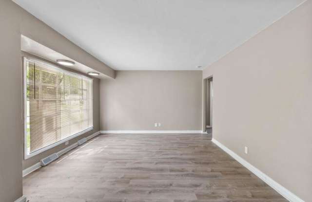 90 La Havre Circle Gallery 3