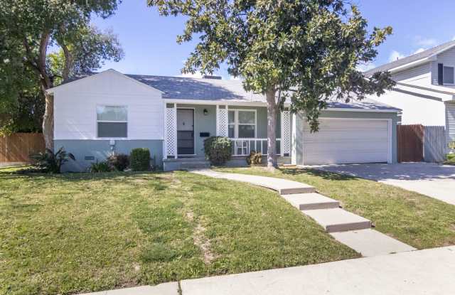 Charming 2-Bedroom Northridge Home with Private Pool and Spacious Backyard - 8801 Chimineas Avenue, Los Angeles, CA 91325