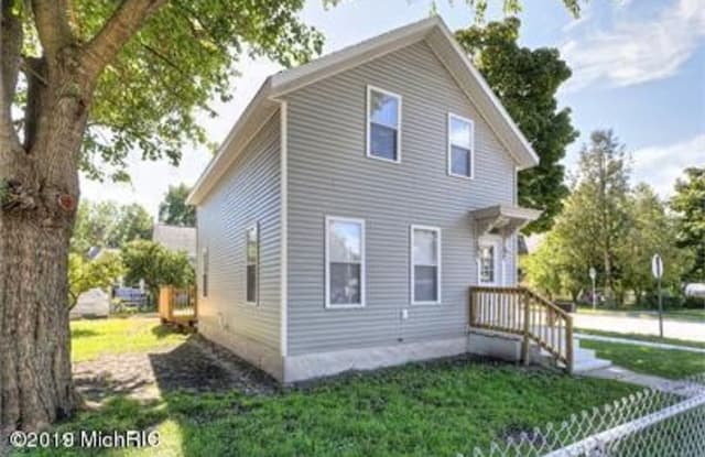 758 Lake Michigan Drive NW - 758 Lake Michigan Drive Northwest, Grand Rapids, MI 49504