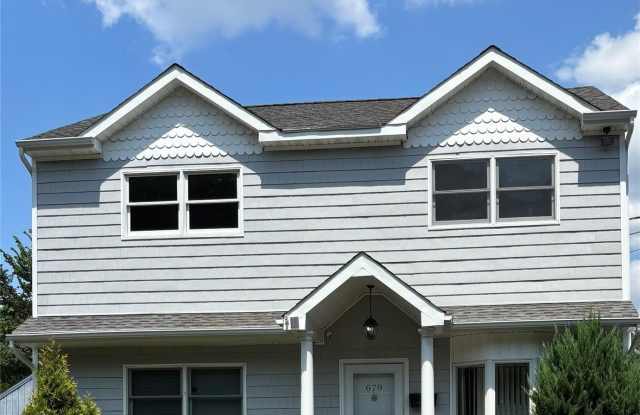 679 B Montauk Highway photos photos