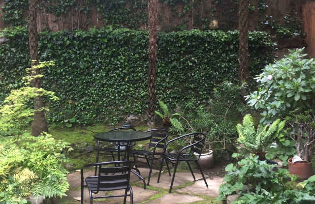 Near Alamo Square Park - 1 bedroom plus extra room - split bathroom  - Shared yard and shared coin-op washer/dryer Gallery 2