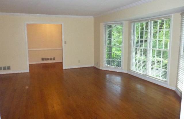 5285 Peachtree Dunwoody Rd Gallery 3