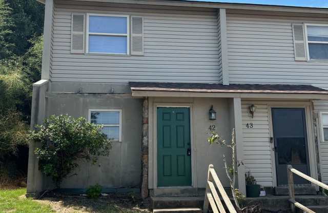 Updated 2 Bed / 1.5 Bath Townhouse in the Heart of Maumelle — $1,075/Month photos photos