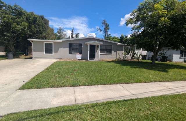Now Available! Large 3bd, 1.5 bath with easy access to I-295, restaurants and shopping! photos photos