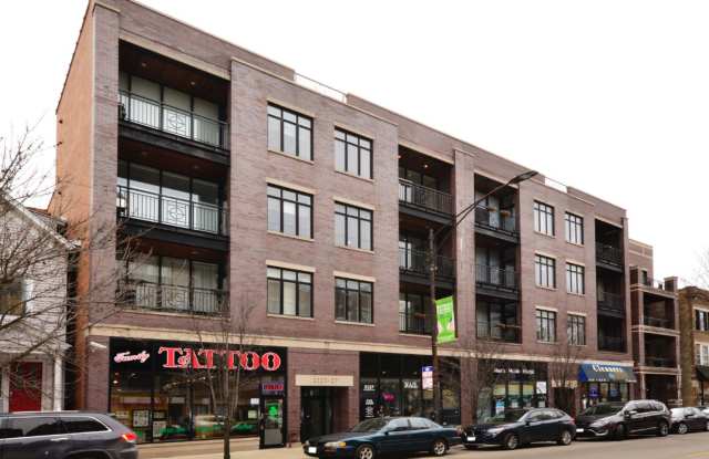 Luxurious Oasis in Roscoe Village - 2127 West Belmont Avenue, Chicago, IL 60618