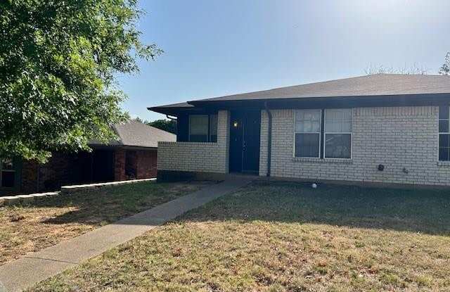 530 Guerin Drive - 530 Guerin Drive, Arlington, TX 76012