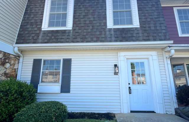Charming 2 Bedroom Townhouse photos photos
