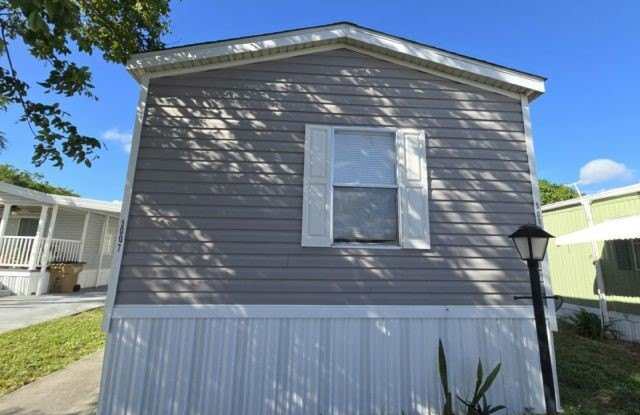 5007 NE 1 TERR photos photos