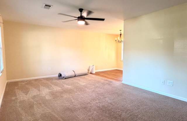 Move-In Ready South Windermere Duplex – Updated Interior & Prime Location! Gallery 4