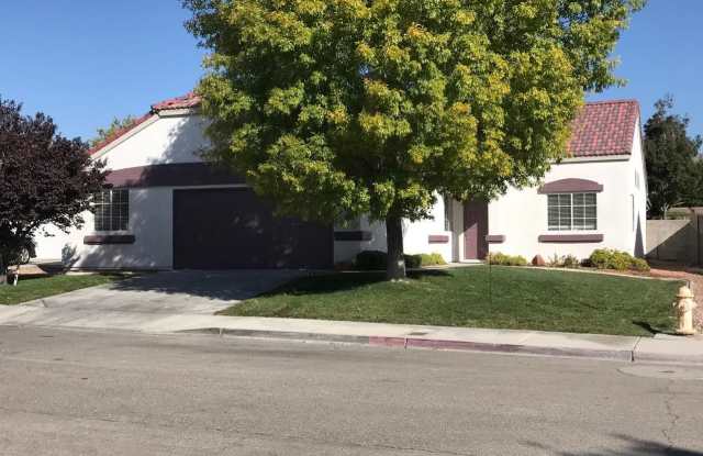 STUNNING & GORGEOUS SINGLE STORY 4 BED/2 BATH OVER 1800SF! ***ONLY $2,222 *** photos photos