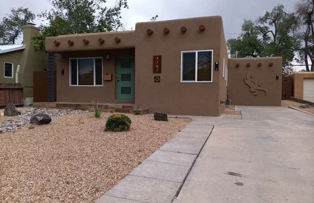 3 Bedroom, 2 Bathroom Home! Schedule a Showing! photos photos