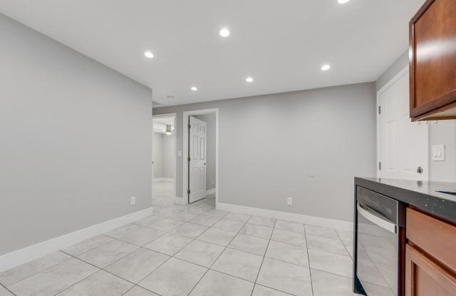 Move-In Ready Two-Bedroom with Modern Finishes & Stainless-Steel Appliances Gallery 2