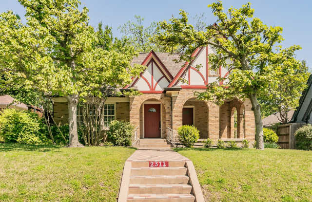 WONDERFUL BERKELEY LOCATION! Immaculate One Story Craftsman! - 2311 Warner Road, Fort Worth, TX 76110