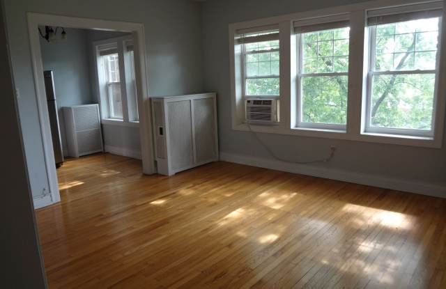 5463 S Ingleside Avenue Gallery 2