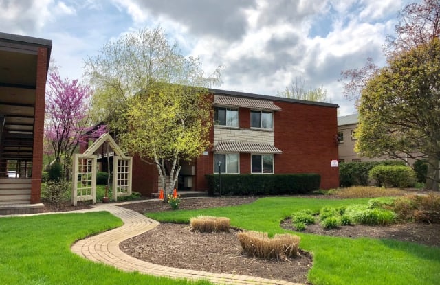 607 West park Avenue - 607 East Park Avenue, Libertyville, IL 60048
