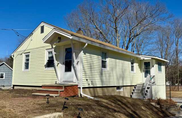 Sunny 1+ Bedroom Single family Home - 4 Second Avenue, Scarborough, ME 04074 Sunny 1+ Bedroom Single family Home - 4 Second Avenue, Scarborough, ME 04074