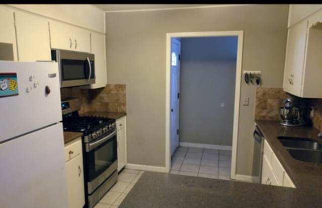 3205 Mossrock B Gallery 2