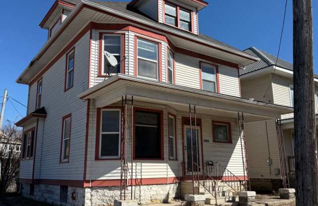 Large 4 Bedroom, 1 Bath House for Rent - 1101 Franklin, Waterloo photos photos