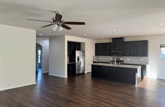 TOP 2 LEVELS ONLY - SF 5 bed + 4FB  / BSMT not included Gallery 4