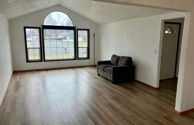 877 Westrop Drive Gallery 4