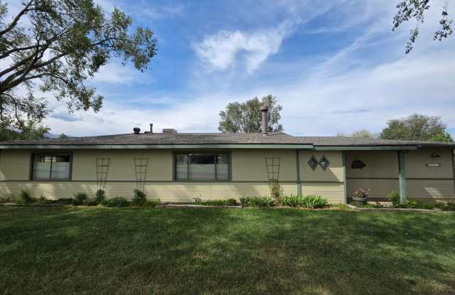 Short-Term Furnished 3-Bedroom Home on 2 Acres | Available 11/7/26–5/31/27 Gallery 3