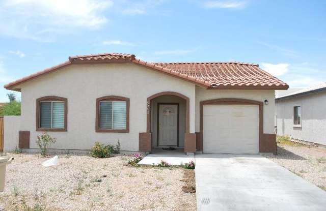 4 Bedroom 2 Bath Home Near Cardinals Stadium - 6802 North 81st Lane, Glendale, AZ 85303