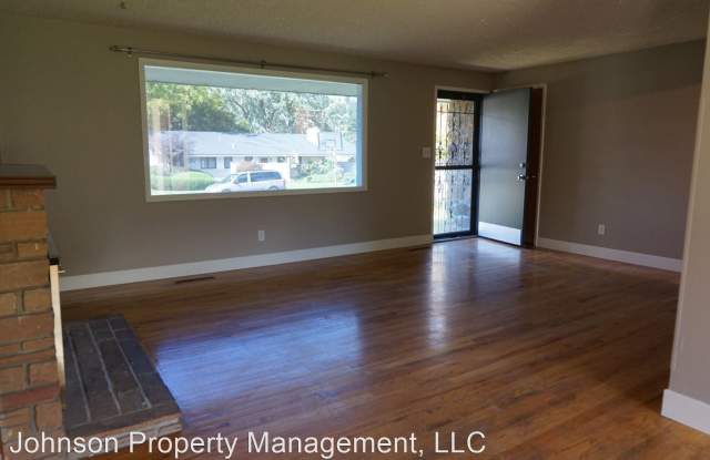 6912 N Foxpoint Drive Gallery 3