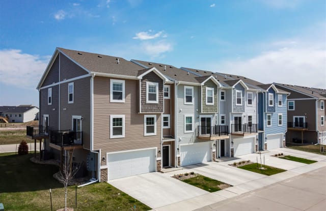Trestle Crossing Townhomes - Summit - 2717 Northwest Kate Shelley Lane, Ankeny, IA 50023