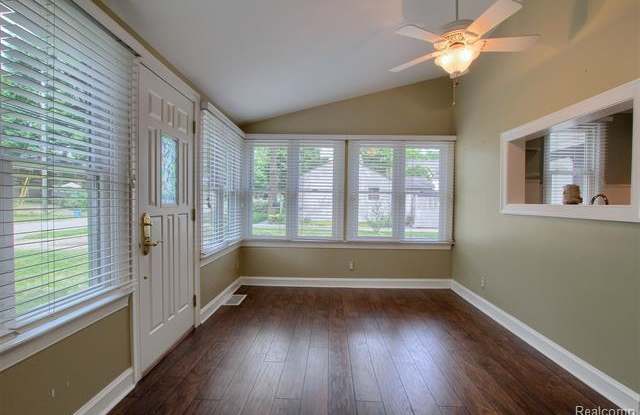 314 LAKE Street Gallery 3